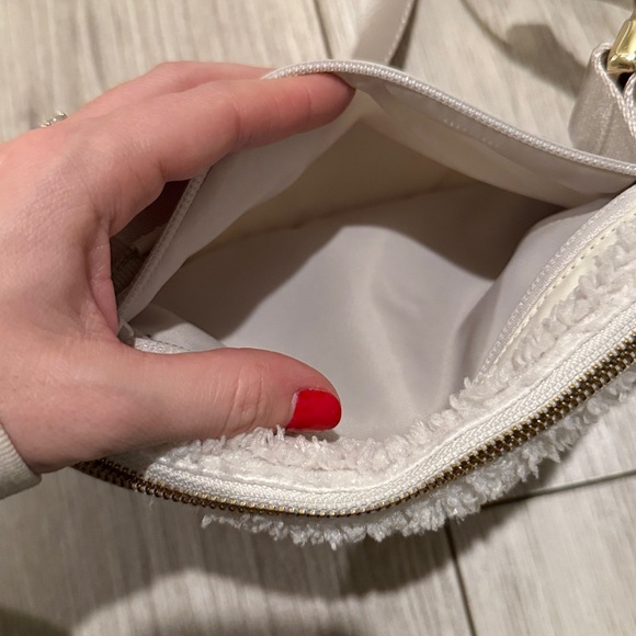Lululemon Ivory Sherpa Belt Bag with Gold Accents - Picture 5 of 7